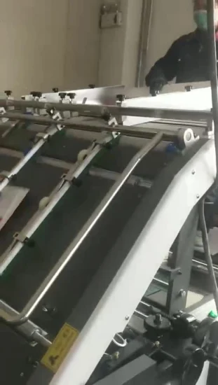 Macchina semiautomatica per la produzione di laminati per cassette di frutta e verdura